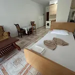 Cozy And Tranquil - Easy And Efficient Check-in Appartamento Tirana